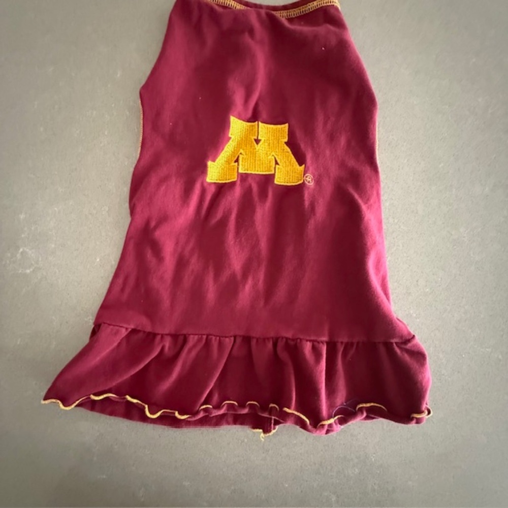 MN Minnesota Gophers Dog Maroon XL Dress (Fits small) Barely worn